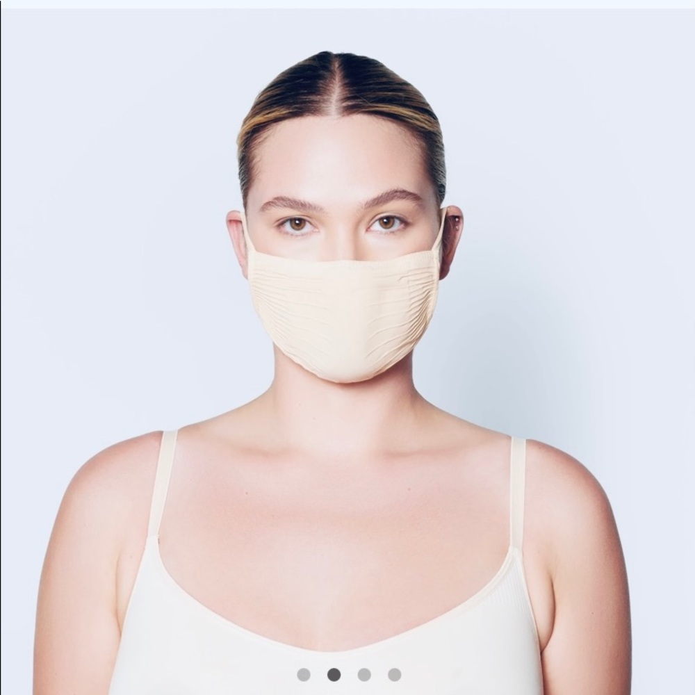 5x SKIMS SAND nude kardashian face mask